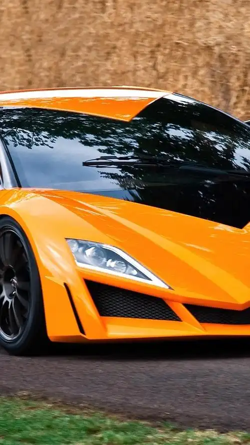 意大利设计 - 乔治亚罗公司的橙色跑车