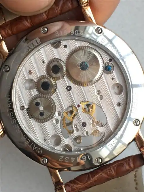 背透打磨很大气啊,海鸥最漂亮的机芯之一