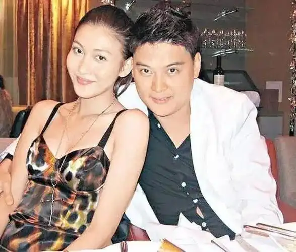 原创阔太李彩桦老公首次露面身家10亿前男友又出轨又赌博