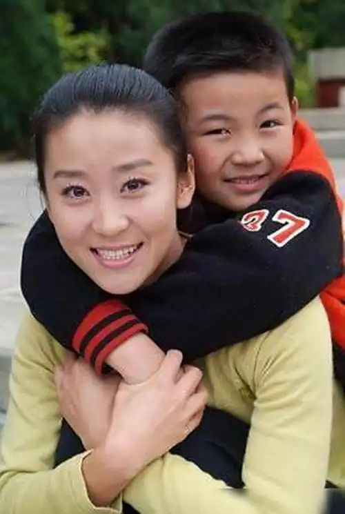 长得漂亮,与罗晋分手后,嫁大20岁富豪生龙凤胎,今成人生赢家|苗圃