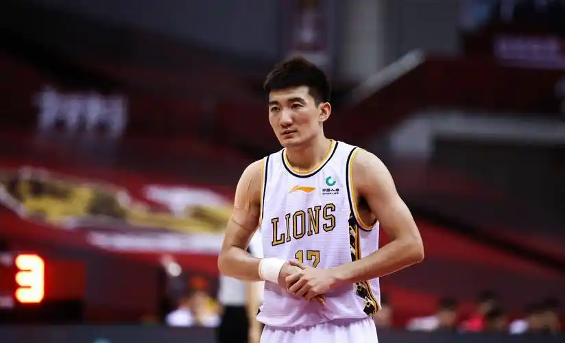 胡明轩成总票王,赵睿北区票王,孙铭徽绝处逢生_球迷_周琦_球员