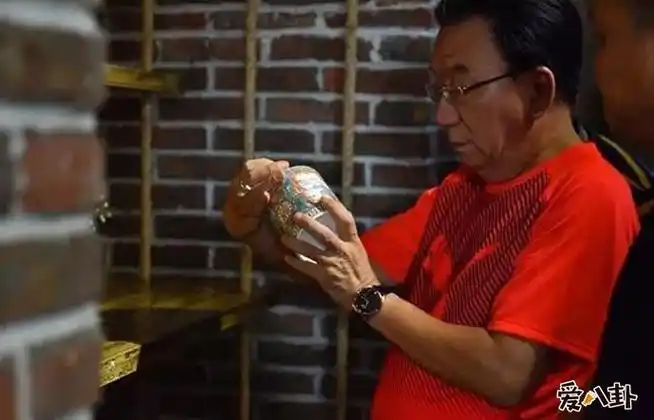 侯耀中个人资料照片 国家第六代的相声演员