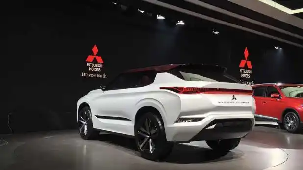 三菱混合动力全新gt-phev, 百公里油耗仅需4.0l, 仅售10万!