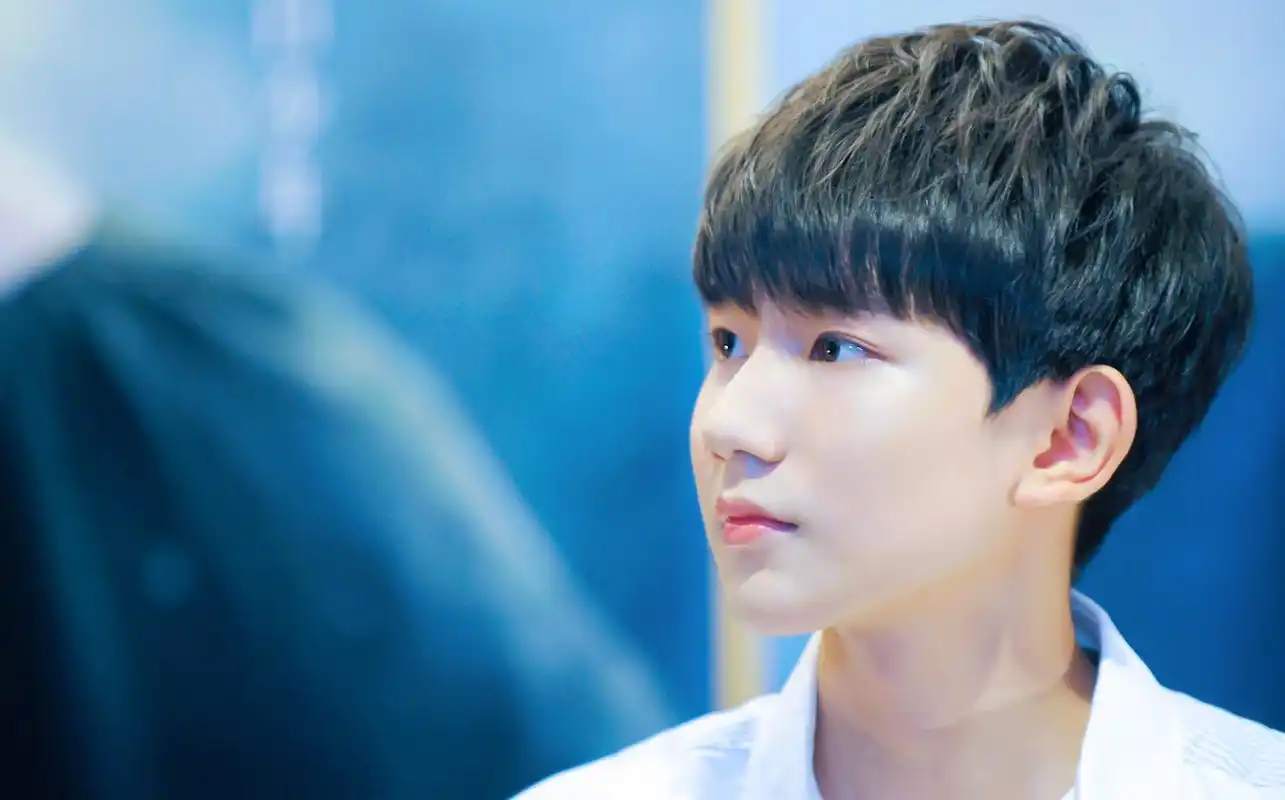 王源为小米代言,近期发微博尽显标签,7千万粉丝多少得转粉小米