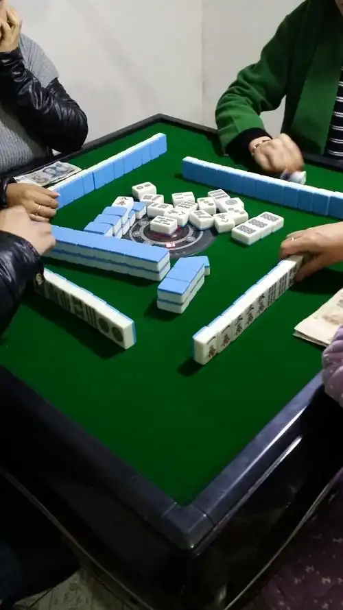 过了个麻将年.回来几乎天天打.日夜打,过年除了吃饭睡觉就是打