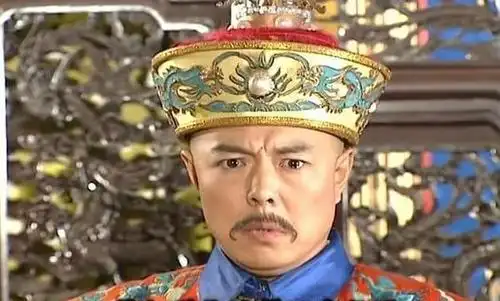 这个陪伴了90后整个童年的演员,可谓是家喻户晓,《还珠格格》中的乾隆