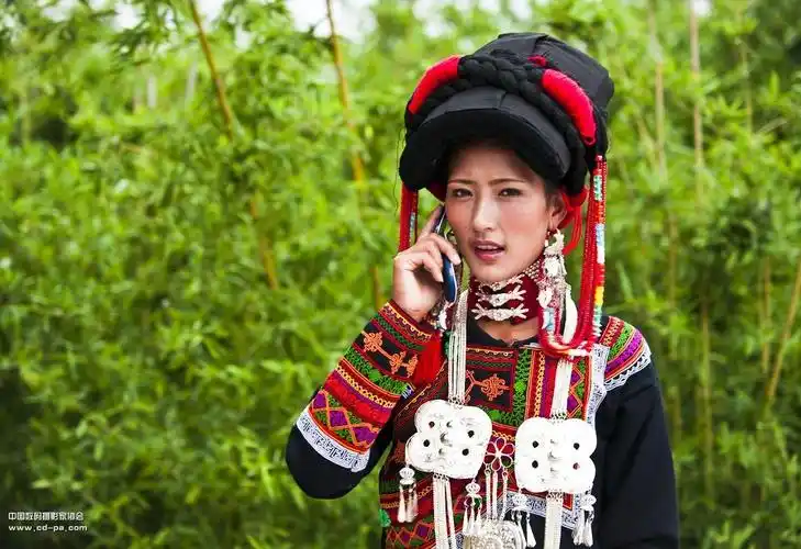 大凉山----彝族美女