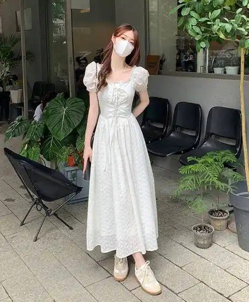 白裙子搭配这5双鞋子,好看又时髦,美极了_白色_的设计_进行