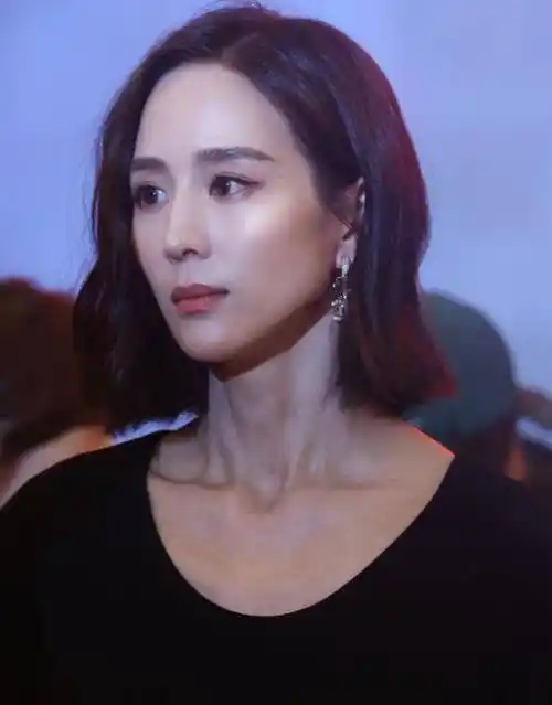 first电影节:千玺变商业精英,张颂文是真接地气,周冬雨很难评_感觉