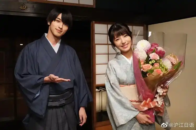 滨边美波x横滨流星《我们有点不对劲》最终回收视率9.6%