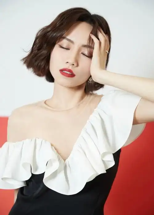 刘惜君温柔浅唱南泥湾##百年歌声