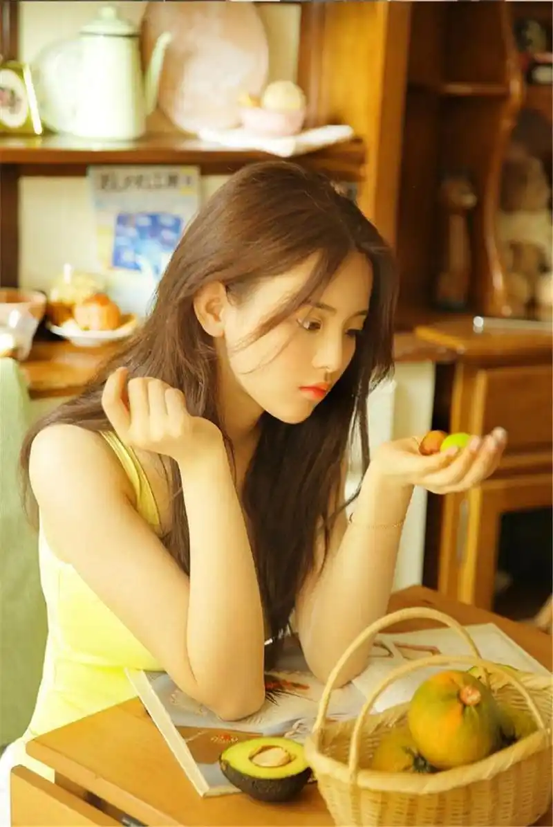 杨超越夏日柠檬写真,甜美清纯