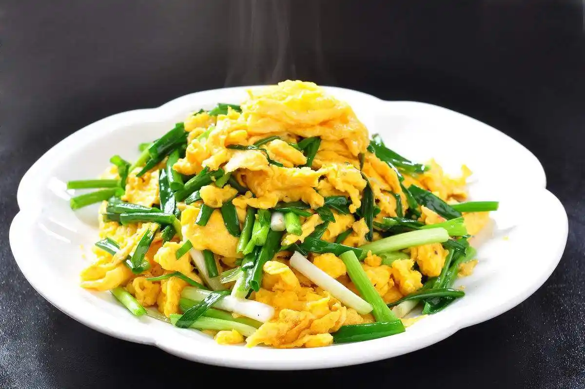 餐馆里的韭菜炒鸡蛋是这样炒的,不会出水,咸香溢味,滑嫩爽口