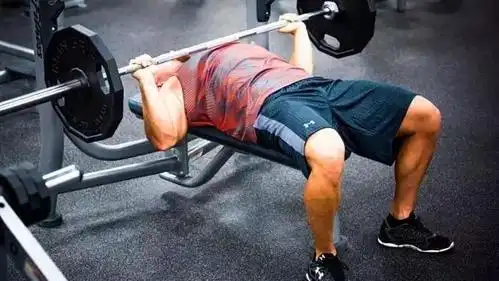 卧推时手怎么放重要吗?靠这4种握法打造完美胸