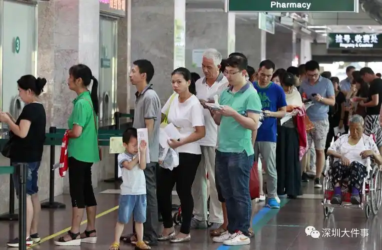 啥情况深圳多个医院挂号窗口挤成粥医护嗓子都喊哑了原来是龙岗网页