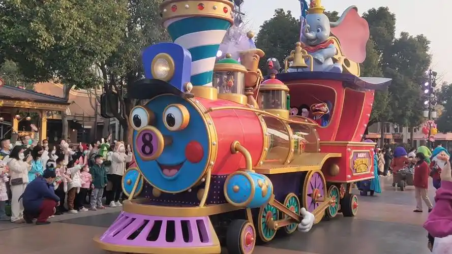 上海迪士尼乐园花车巡游