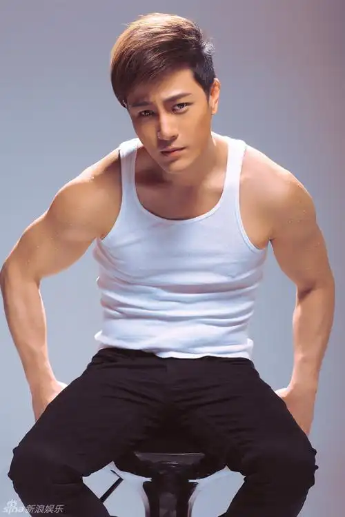 高清组图:许绍洋最新写真曝光展露完美臂肌_高清图集_新浪网
