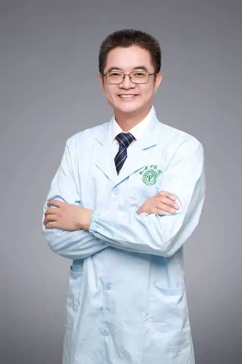 这位来自东莞的医生在乳源被称作最可爱的人