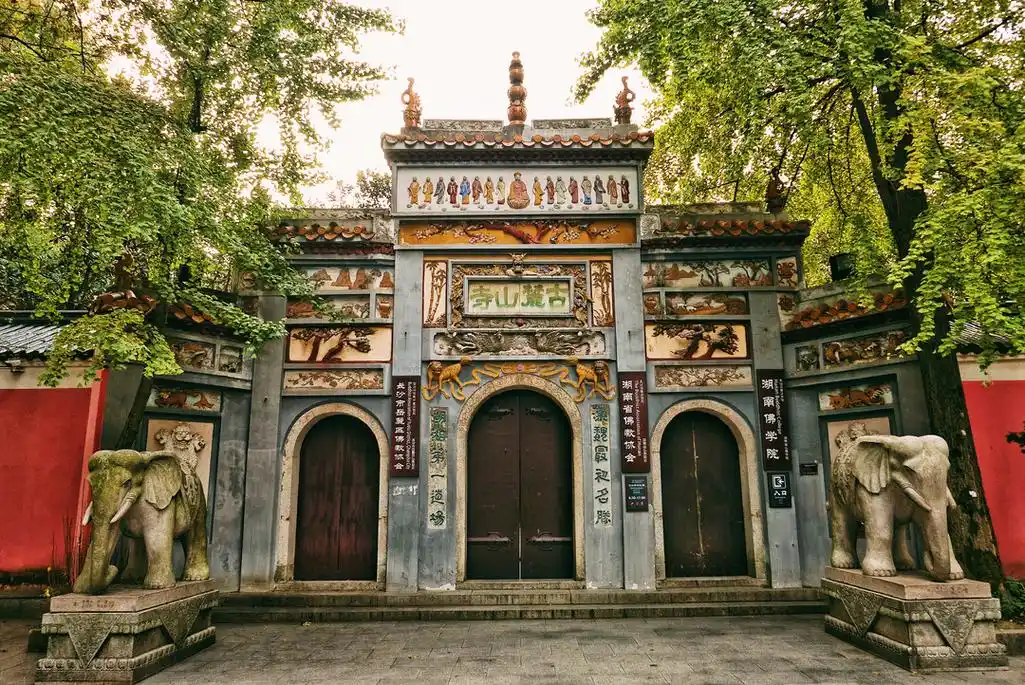 楹联里的湖南⑥丨古麓山寺12字联,道尽了湖南文脉之源-新湖南