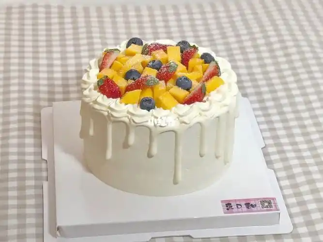 6寸水果蛋糕简约