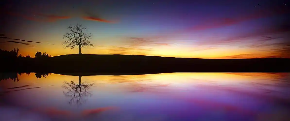 傍晚的天空 湖 树 唯美意境风景3440x1440壁纸_彼岸图网.jpg