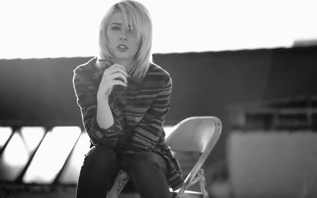 欧美黑白简约风格高清美女图片电脑桌面壁纸下载第一辑