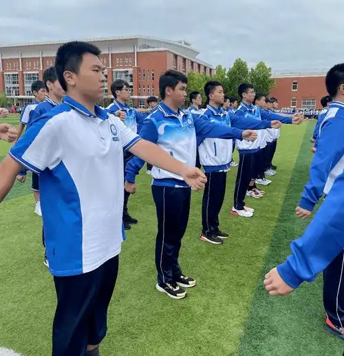 青岛高中校服种类多到让人眼花缭乱!你最pick哪所高中校服呢?