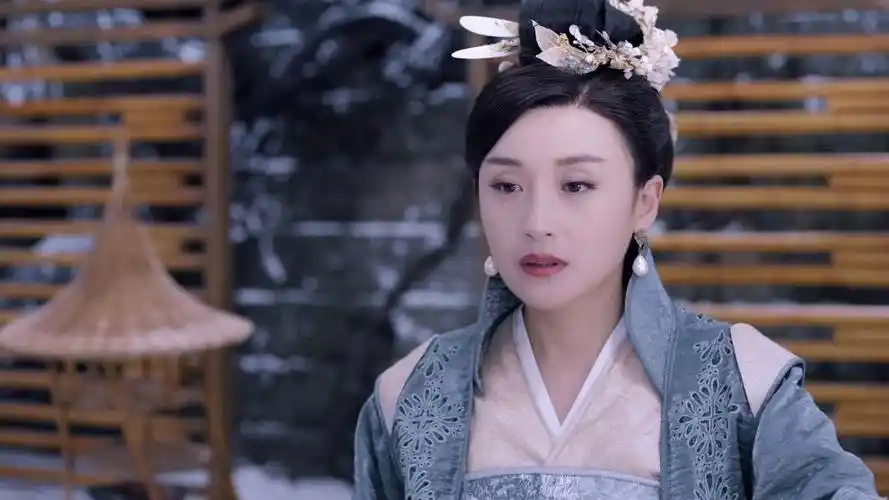 傅淼今年41岁了,虽然脸上已经有了岁月的痕迹,但还是看得出来年轻的