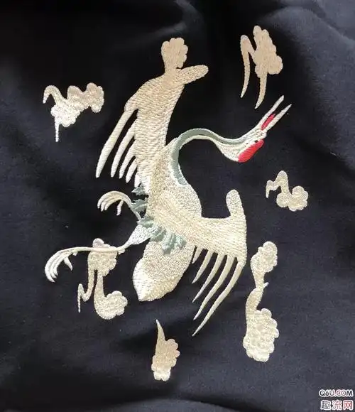 前面的中国李宁刺绣,针脚很工整