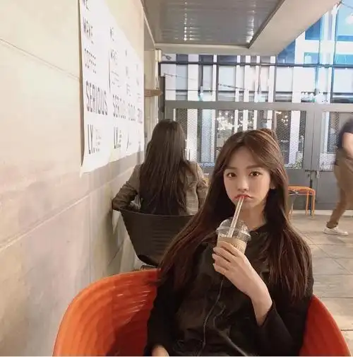 颜值超赞的韩国女友却是"戏精"····_金敏贤