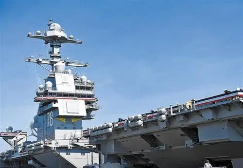 美福特号航母服役