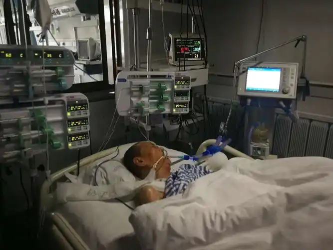 为守护生命我们全力以赴-纪icu多学科联合查房