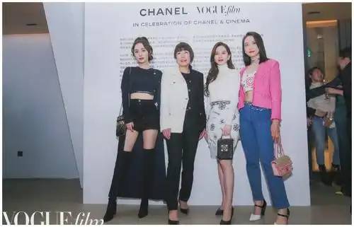 杨幂和刘诗诗相差1厘米多,合影要高出很多,这恨天高有多高?