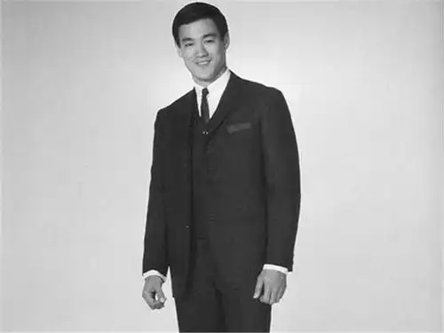 "功夫皇帝"李小龙座驾霸气无比,搭配50年前最牛配置!