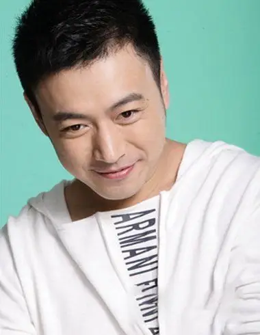 > 男生好看的短发发型 >  在职场上甚至很多的舞台造型上,都是有胖子