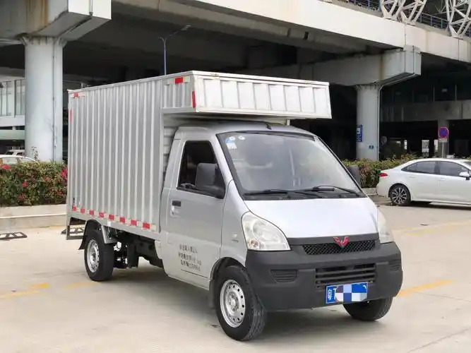 2018年五菱荣光厢式货车,1.5发动机,全车精品,带空调