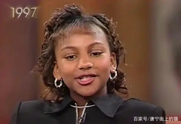 女孩拥有世界上最长的名字,它有1019个字母,出生证明有半米长