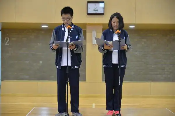 复旦附中青浦分校举行第17周"全国爱眼日"主题晨会