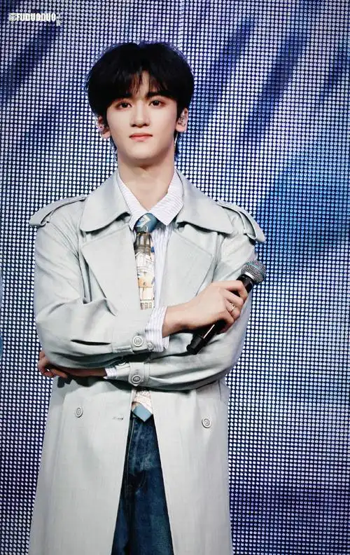 邓佳鑫超话#多多佳鑫#  38303634383132363736