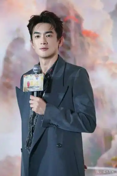 年轻时其貌不扬上了年纪居然帅到掉渣这几位男星太狠了