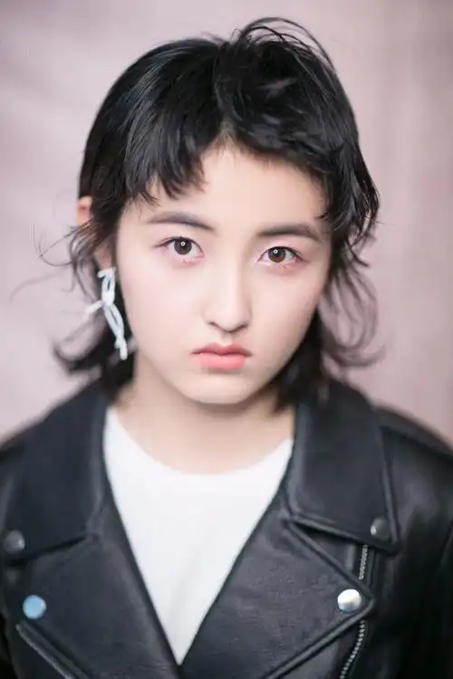 张子枫确认回归唐人街探案3,再现诡异笑挑战表情包