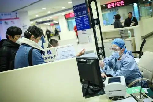 【独家附视频】上观现场直击|瑞金医院发热门急诊:院感管理升级,"我们