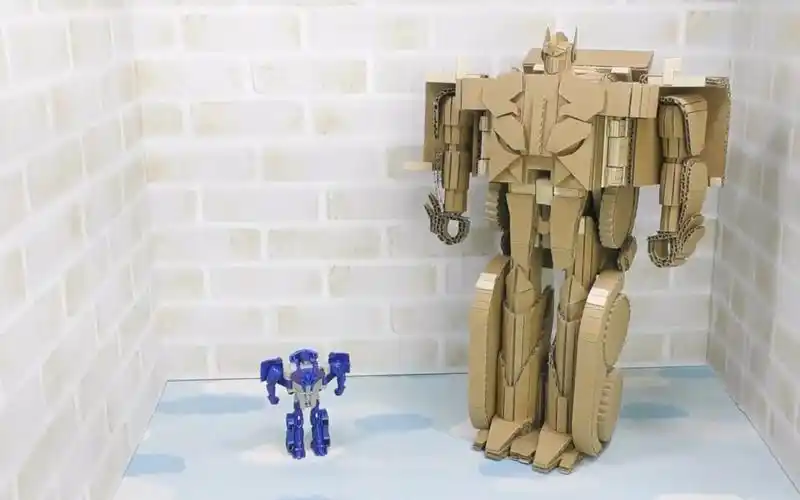 创意手工diy,教你用纸板制作"变形金刚擎天柱"的方法_哔哩哔哩 (゜-゜