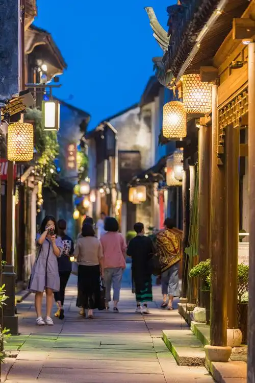 苏州周庄古镇贞丰文化街夜景