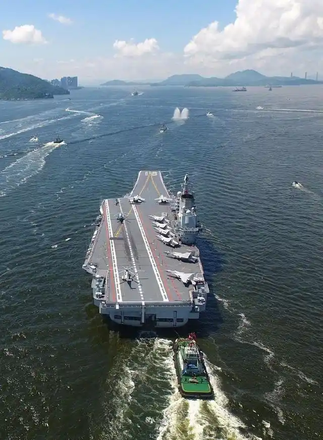 辽宁舰舰员自曝,大雾中险酿事故,关键时刻舰长一个指令赢得掌声