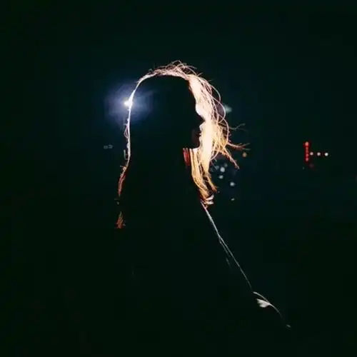 遇见是两个人的事,离开却是一个人的决定.