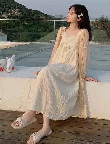 吊带连衣裙怎么穿好看夏季吊带连衣裙搭配看里