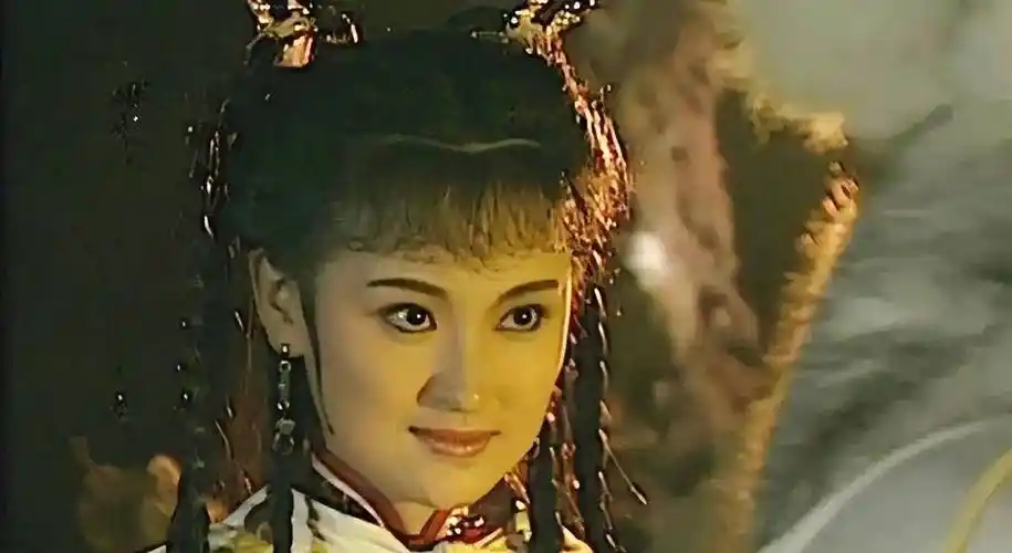 王璐瑶在《宰相刘罗锅》中,饰演青楼女子赛貂蝉,与微服的乾隆有一段