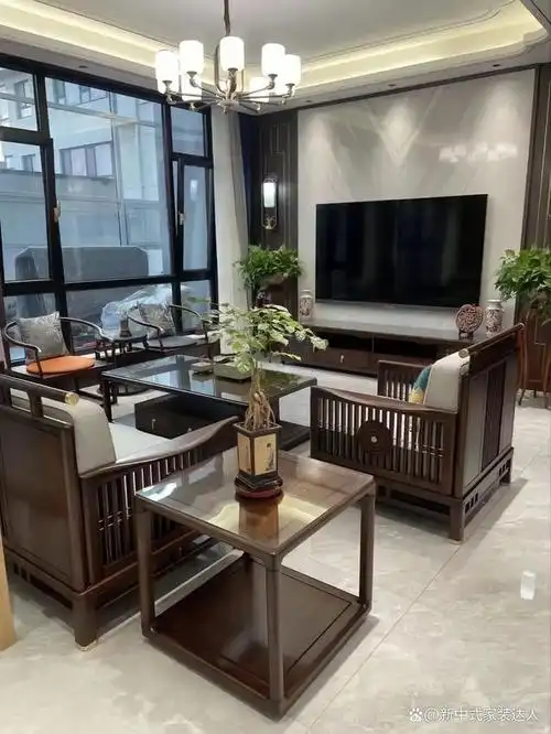 新中式家具风格以现代感为基础,融合了几大风格,如日式,欧式,简约