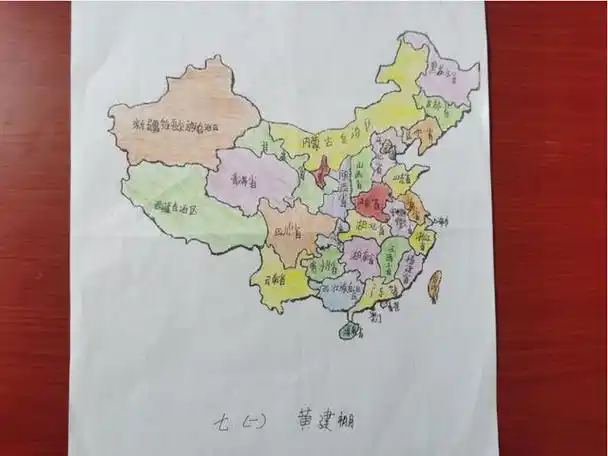 七年级学生举办以"绘祖国山河 抒少年意气"为主题的中国地图绘图比赛